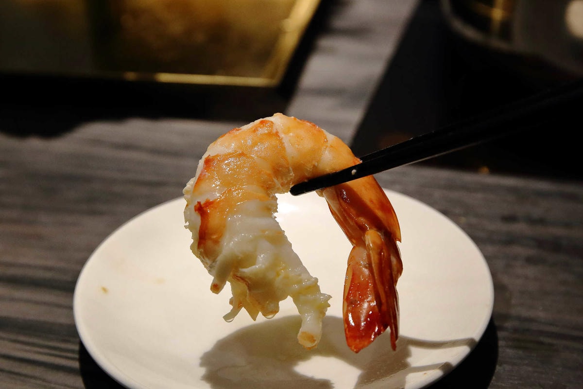 【食。桃園】圓味涮涮鍋(桃園店) 〜桃園火鍋。新鮮直送,澎派海鮮!想不到,火鍋也有這麼精緻的三層架!(已歇業)