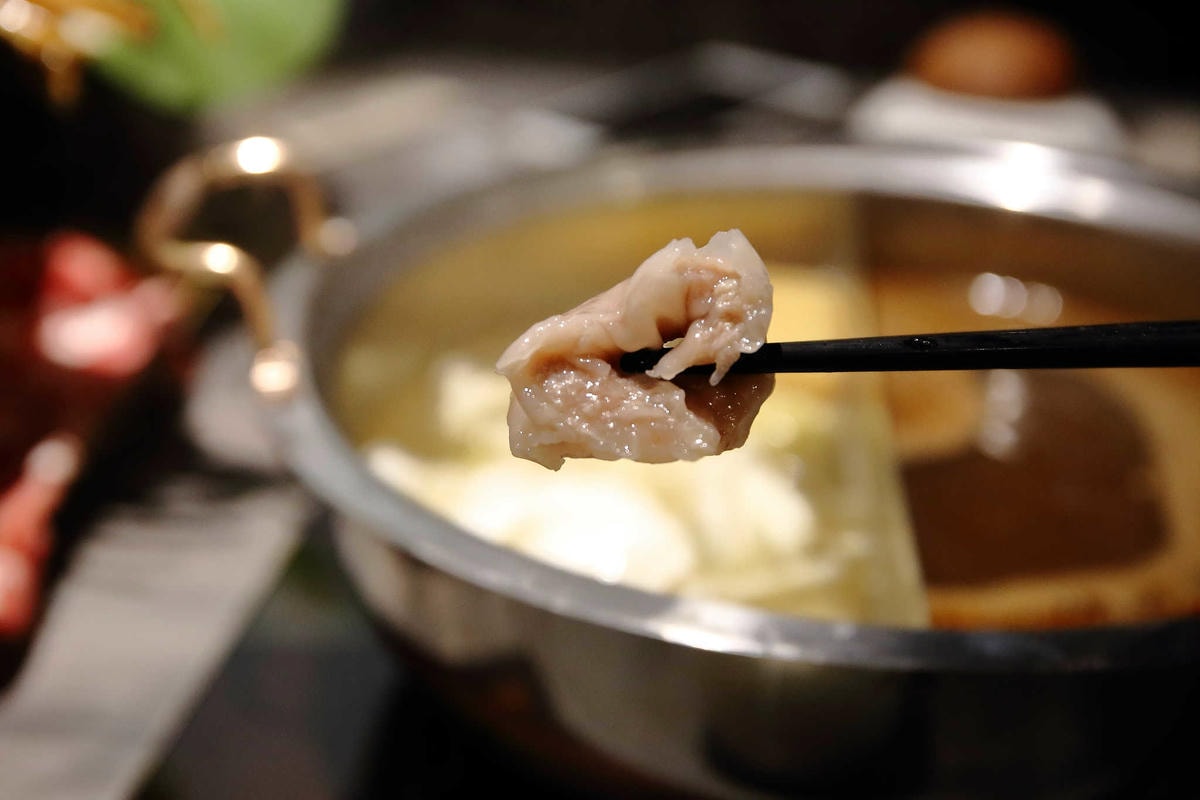 【食。桃園】圓味涮涮鍋(桃園店) 〜桃園火鍋。新鮮直送,澎派海鮮!想不到,火鍋也有這麼精緻的三層架!(已歇業)