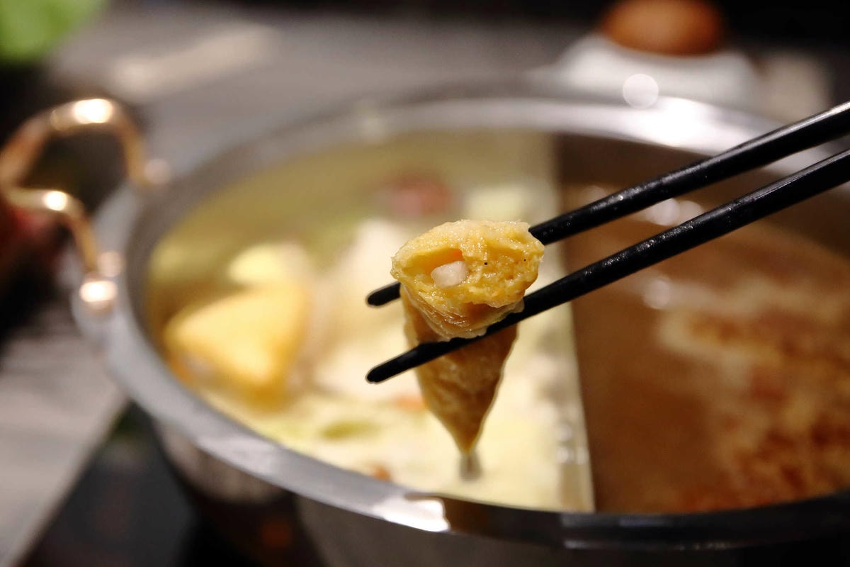 【食。桃園】圓味涮涮鍋(桃園店) 〜桃園火鍋。新鮮直送,澎派海鮮!想不到,火鍋也有這麼精緻的三層架!(已歇業)