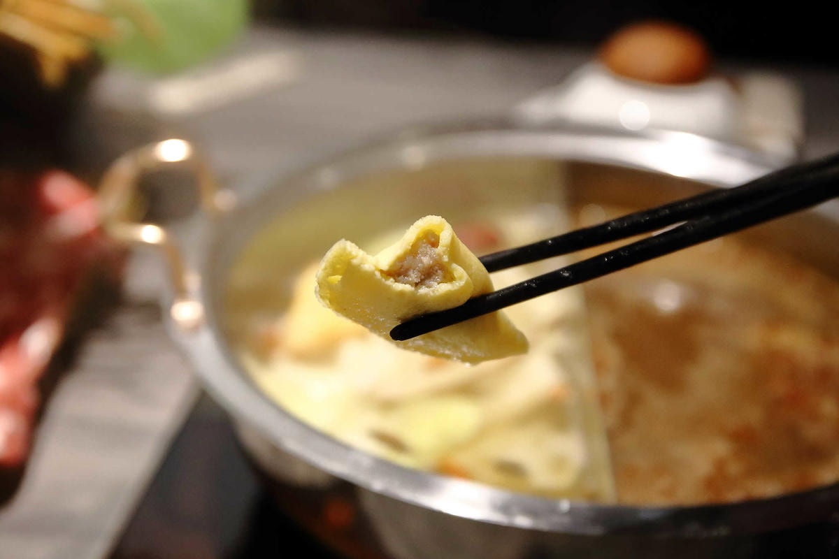 【食。桃園】圓味涮涮鍋(桃園店) 〜桃園火鍋。新鮮直送,澎派海鮮!想不到,火鍋也有這麼精緻的三層架!(已歇業)