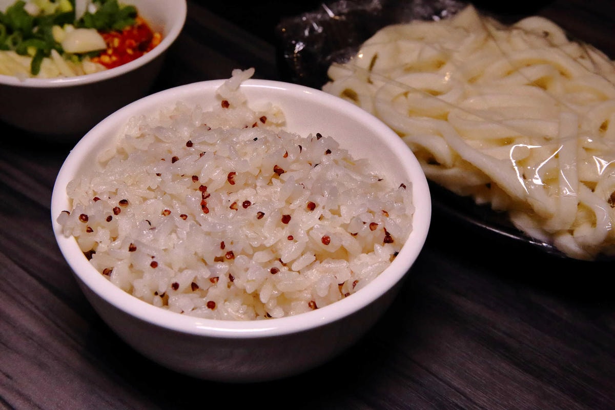 【食。桃園】圓味涮涮鍋(桃園店) 〜桃園火鍋。新鮮直送,澎派海鮮!想不到,火鍋也有這麼精緻的三層架!(已歇業)