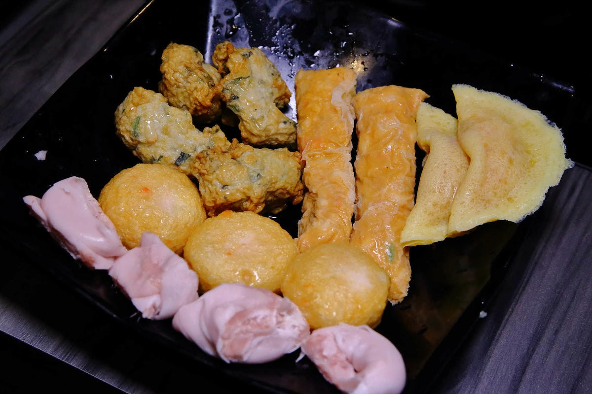 【食。桃園】圓味涮涮鍋(桃園店) 〜桃園火鍋。新鮮直送,澎派海鮮!想不到,火鍋也有這麼精緻的三層架!(已歇業)