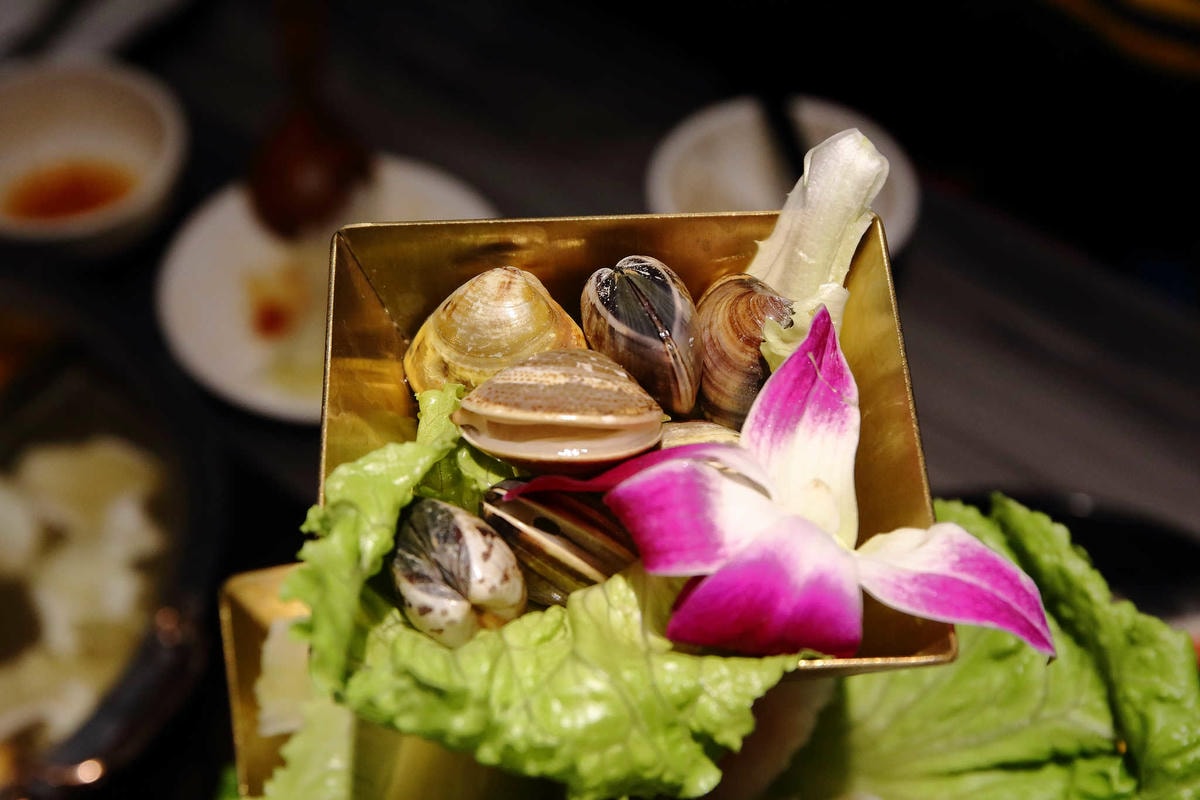 【食。桃園】圓味涮涮鍋(桃園店) 〜桃園火鍋。新鮮直送,澎派海鮮!想不到,火鍋也有這麼精緻的三層架!(已歇業)