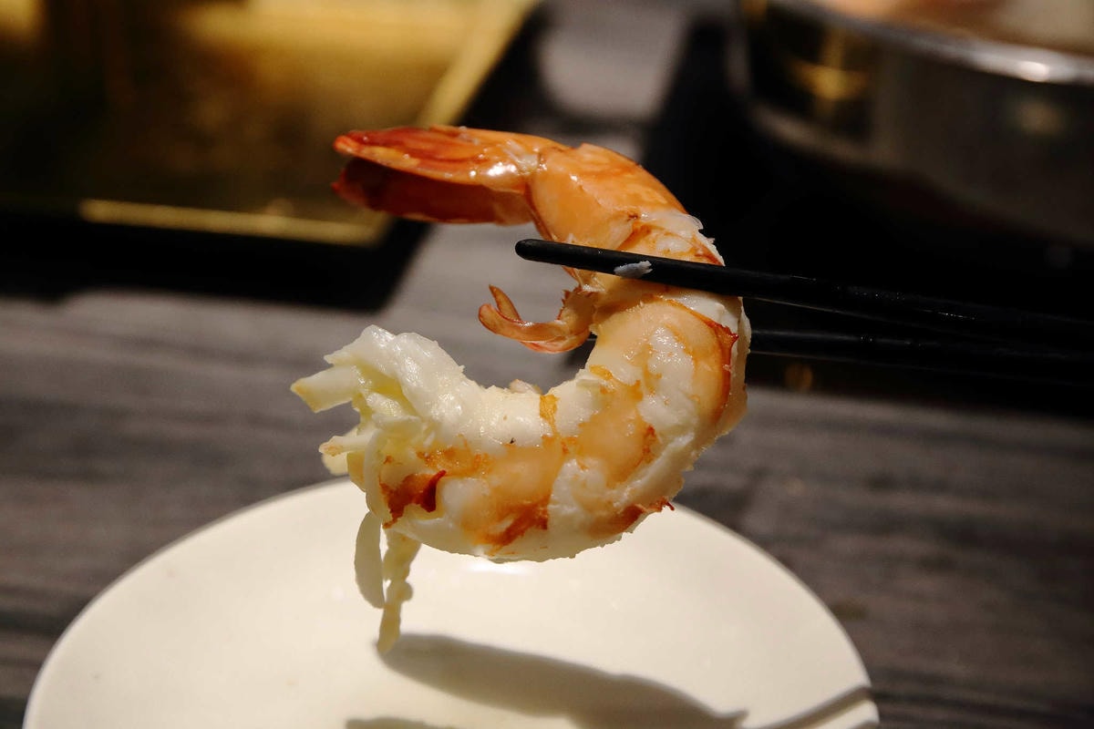 【食。桃園】圓味涮涮鍋(桃園店) 〜桃園火鍋。新鮮直送,澎派海鮮!想不到,火鍋也有這麼精緻的三層架!(已歇業)