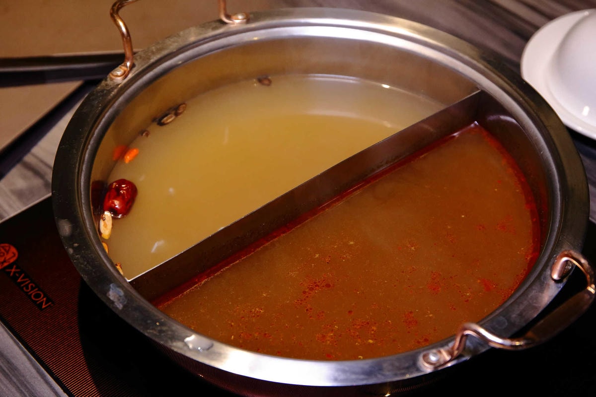 【食。桃園】圓味涮涮鍋(桃園店) 〜桃園火鍋。新鮮直送,澎派海鮮!想不到,火鍋也有這麼精緻的三層架!(已歇業)