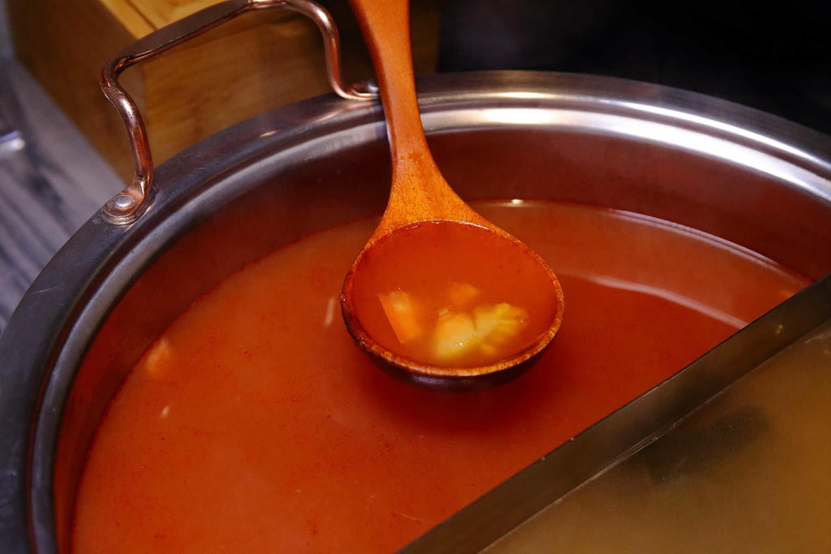 【食。桃園】圓味涮涮鍋(桃園店) 〜桃園火鍋。新鮮直送,澎派海鮮!想不到,火鍋也有這麼精緻的三層架!(已歇業)