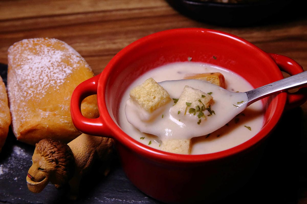 【食。永和】U NEED brunch&bistro〜永和早午餐／義大利麵／捷運頂溪站。女孩專屬拍不停，乾燥花+熱門IG打卡餐廳推薦！(已歇業)