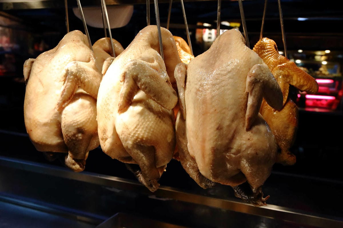 【食。中和】威利鵝雞〜好吃鹹水、蔗香燻雞肉，逛市場買熟食輕鬆加菜，一吃成主顧