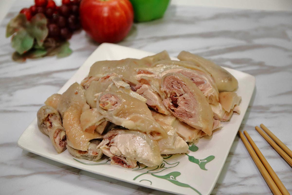 【食。中和】威利鵝雞〜好吃鹹水、蔗香燻雞肉，逛市場買熟食輕鬆加菜，一吃成主顧