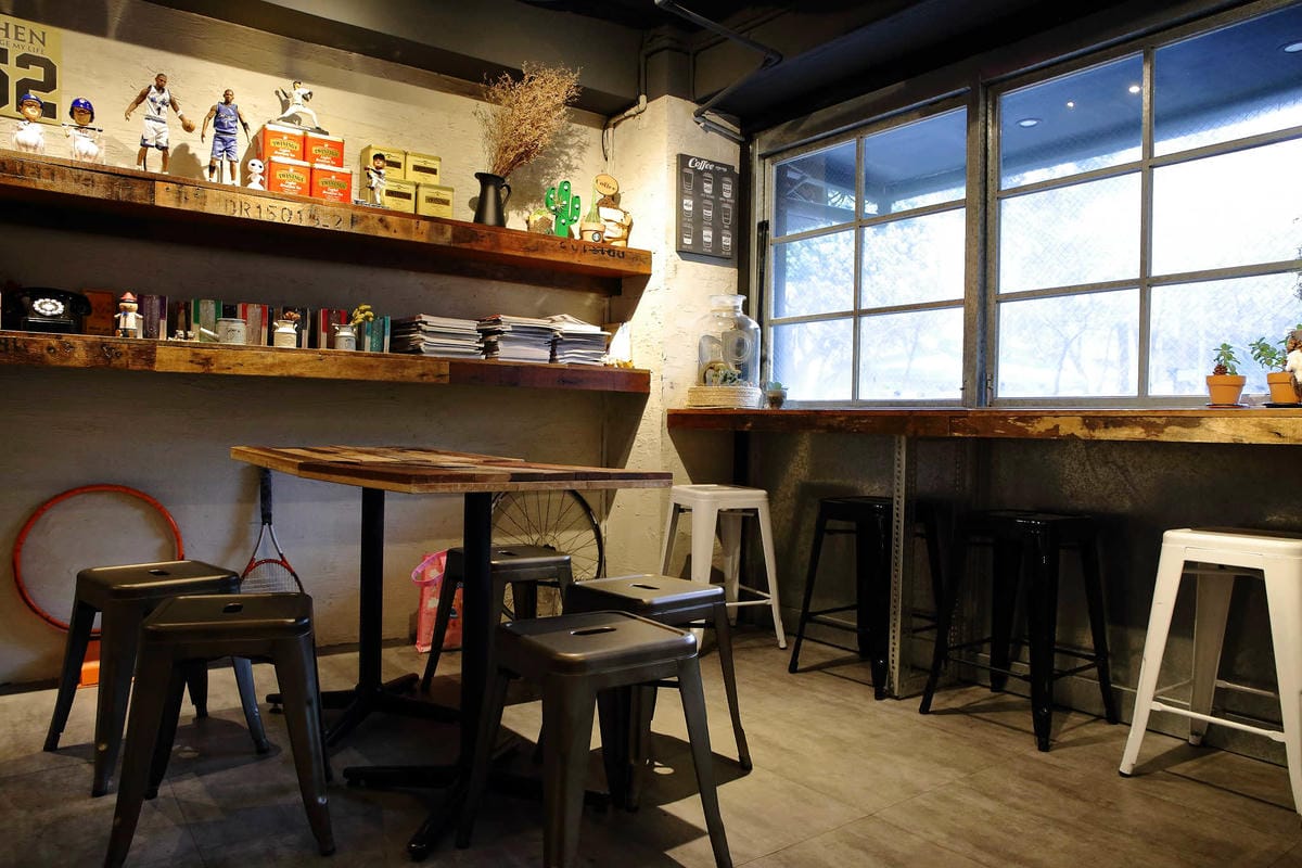 【食。台北】YOLO’s Cafe 合江店〜喝個咖啡吧！融合了運動吧與時下流行的文青咖啡館(寵物友善餐廳)