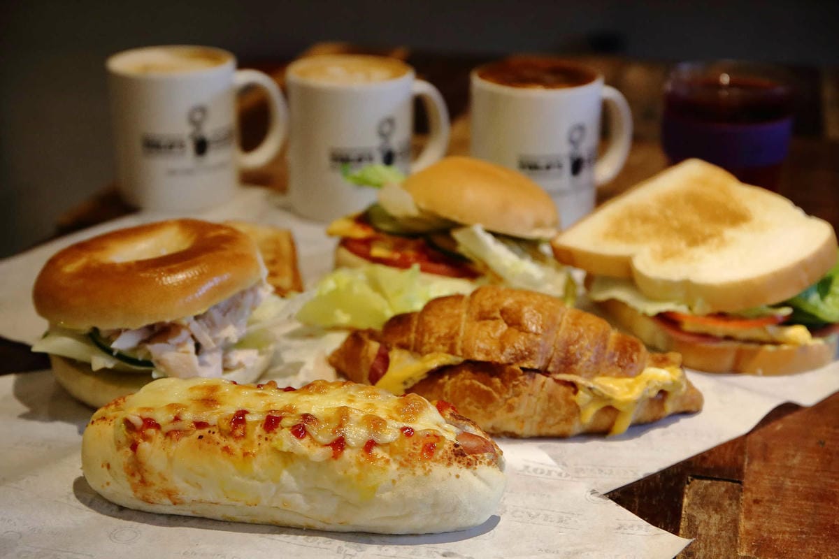 【食。台北】YOLO’s Cafe 合江店〜喝個咖啡吧！融合了運動吧與時下流行的文青咖啡館(寵物友善餐廳)