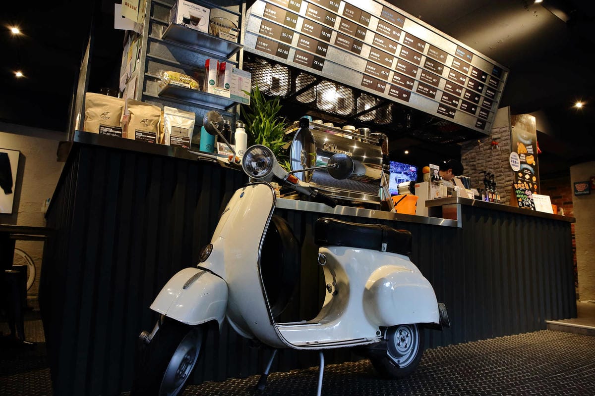 【食。台北】YOLO’s Cafe 合江店〜喝個咖啡吧！融合了運動吧與時下流行的文青咖啡館(寵物友善餐廳)