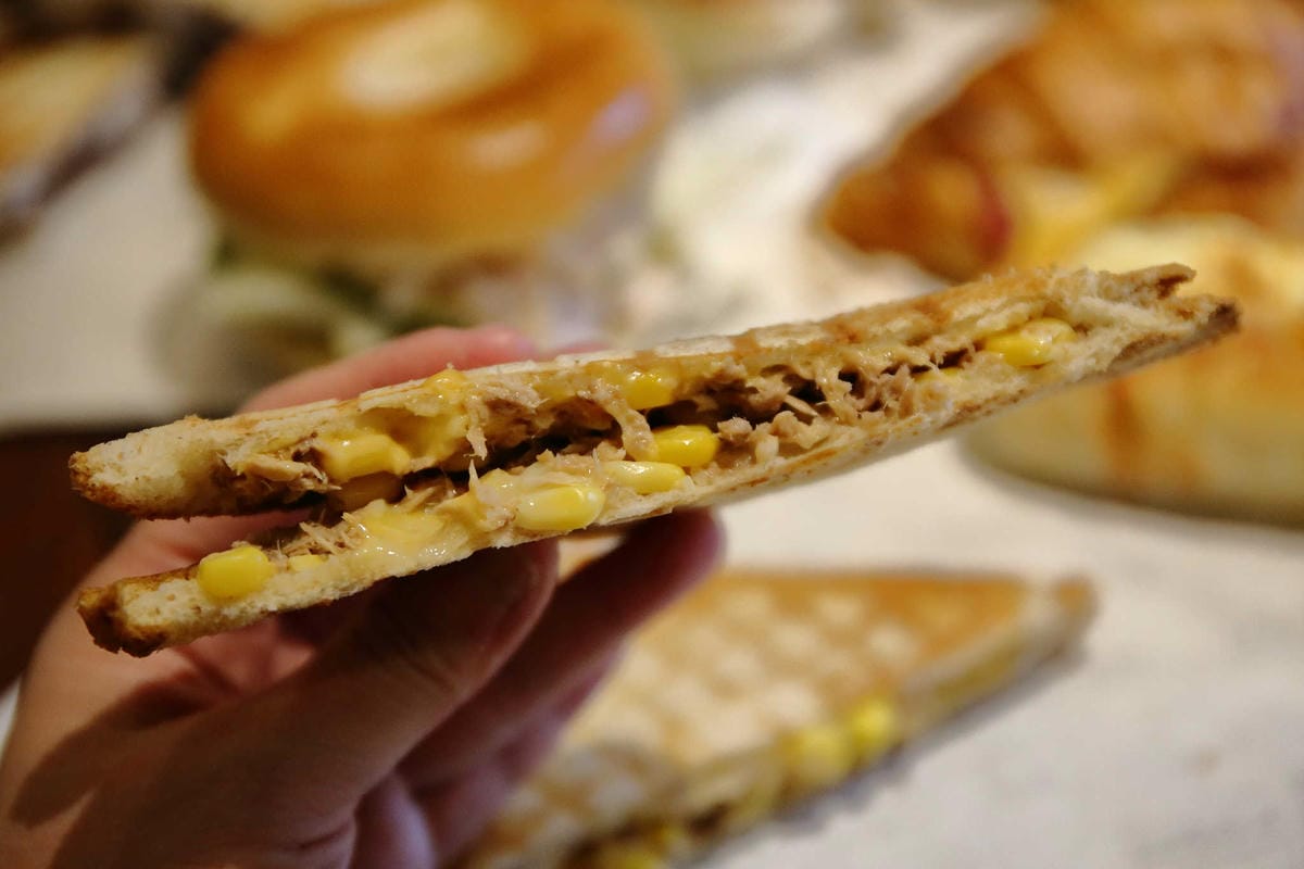 【食。台北】YOLO’s Cafe 合江店〜喝個咖啡吧！融合了運動吧與時下流行的文青咖啡館(寵物友善餐廳)