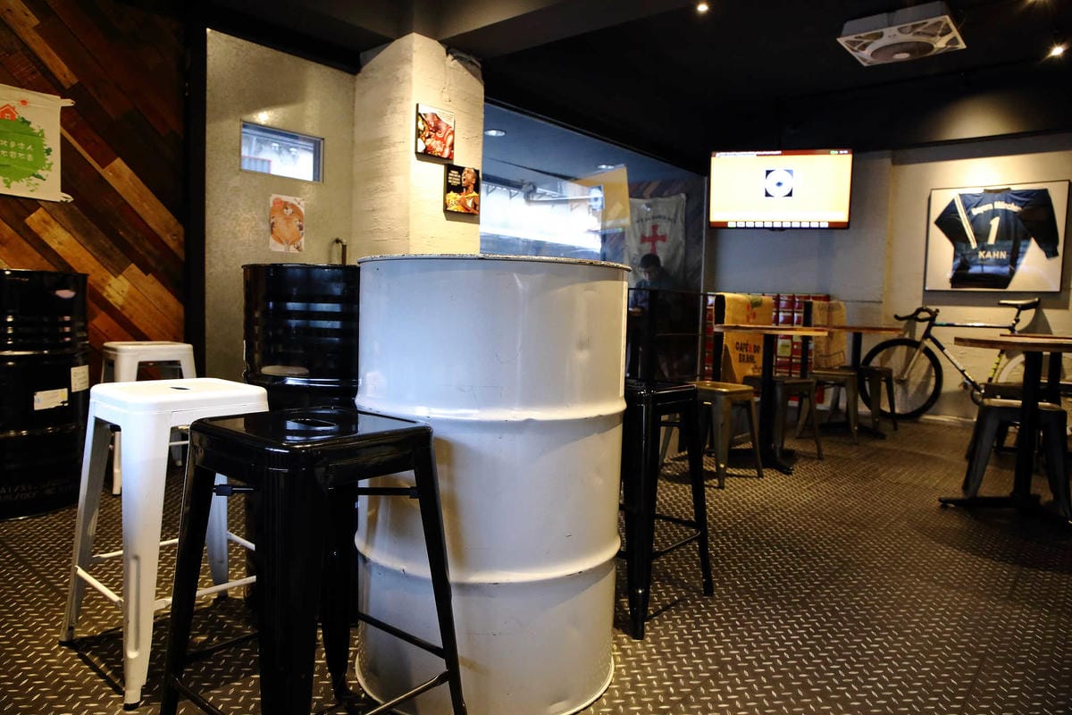 【食。台北】YOLO’s Cafe 合江店〜喝個咖啡吧！融合了運動吧與時下流行的文青咖啡館(寵物友善餐廳)