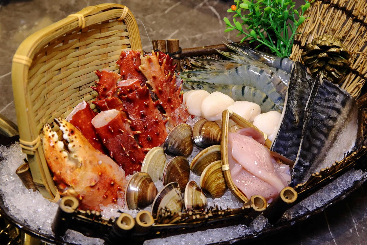 【食。板橋】原月日式頂級帝王蟹燒烤吃到飽〜板橋吃到飽。專人桌邊服務,高檔食材就是要讓你飽到吃不下!