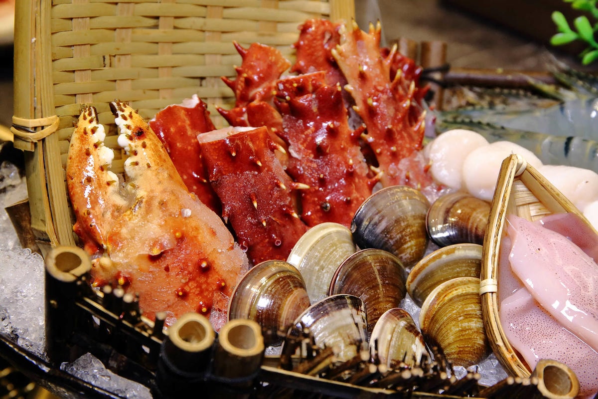 【食。板橋】原月日式頂級帝王蟹燒烤吃到飽〜板橋吃到飽。專人桌邊服務,高檔食材就是要讓你飽到吃不下!