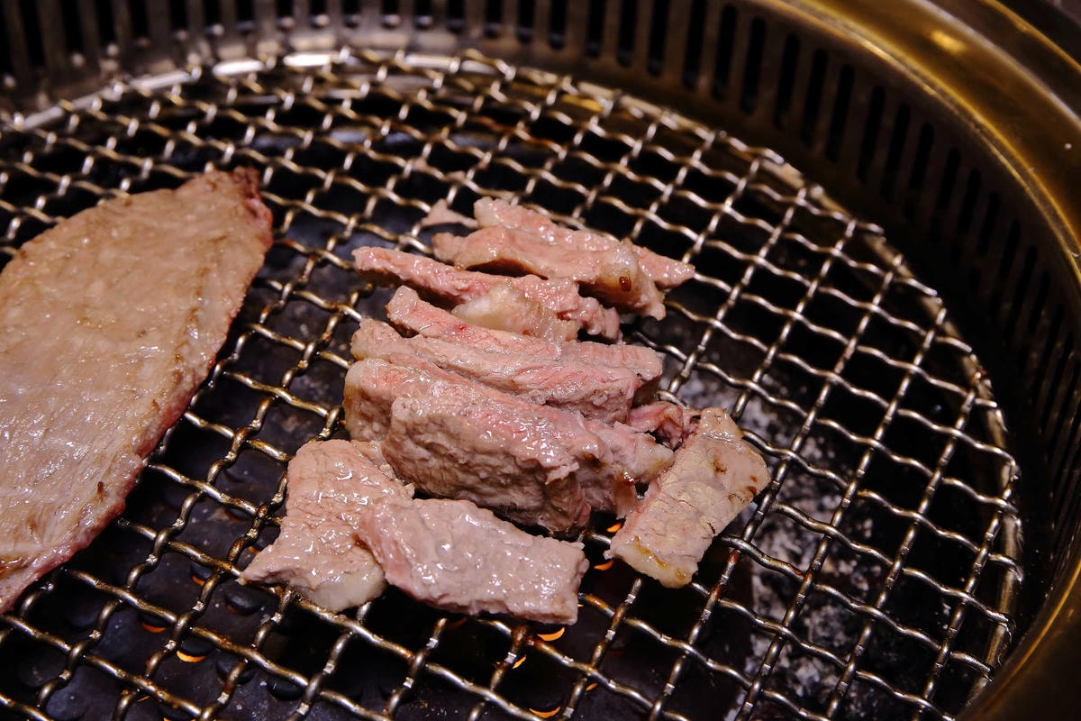 【食。板橋】原月日式頂級帝王蟹燒烤吃到飽〜板橋吃到飽。專人桌邊服務,高檔食材就是要讓你飽到吃不下!