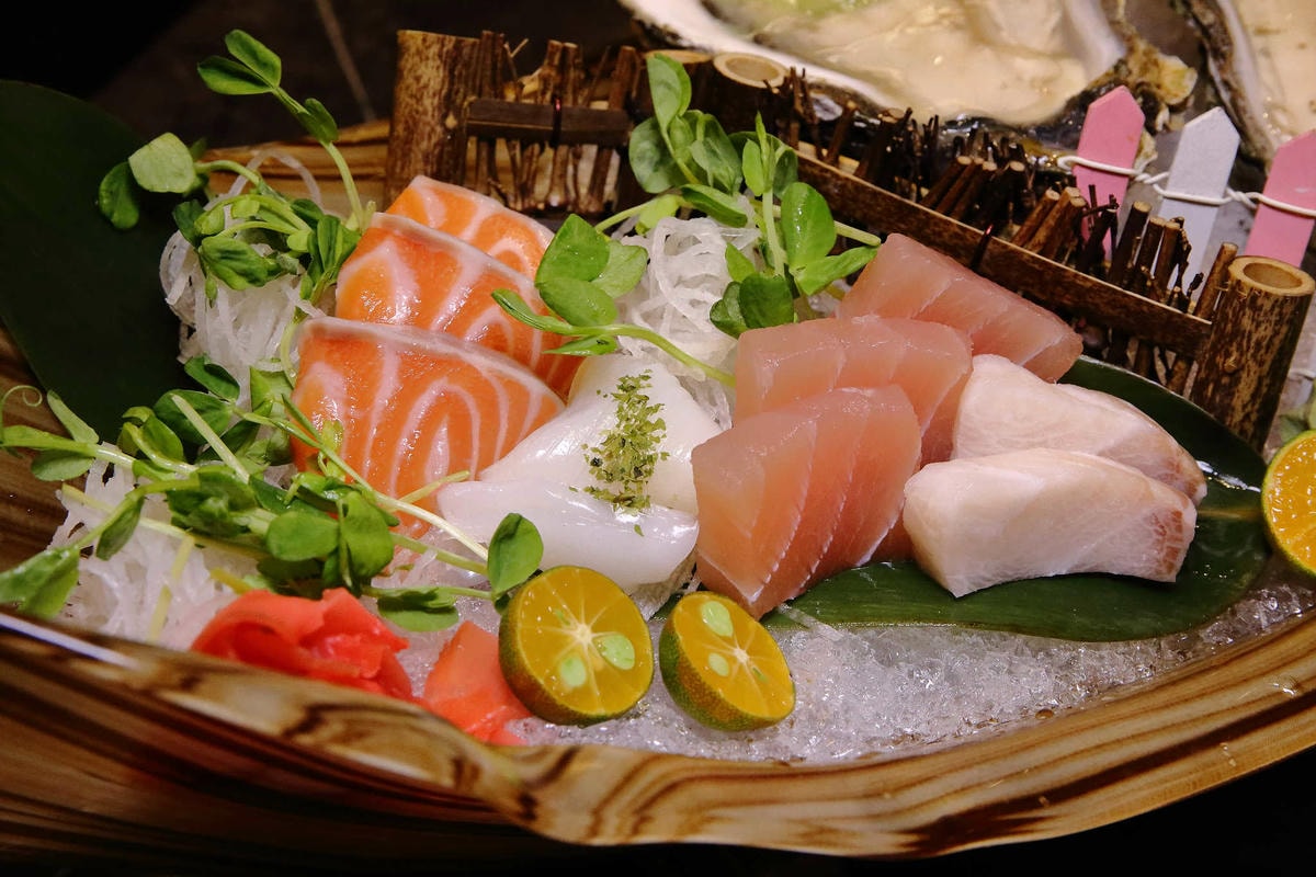 【食。板橋】原月日式頂級帝王蟹燒烤吃到飽〜板橋吃到飽。專人桌邊服務,高檔食材就是要讓你飽到吃不下!