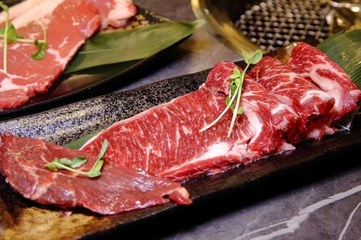 【食。板橋】原月日式頂級帝王蟹燒烤吃到飽〜板橋吃到飽。專人桌邊服務,高檔食材就是要讓你飽到吃不下!