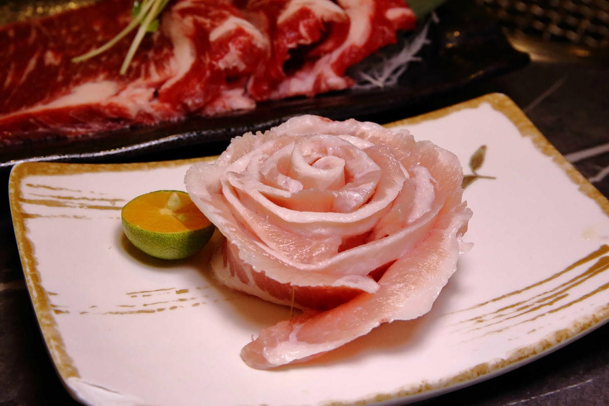 【食。板橋】原月日式頂級帝王蟹燒烤吃到飽〜板橋吃到飽。專人桌邊服務,高檔食材就是要讓你飽到吃不下!