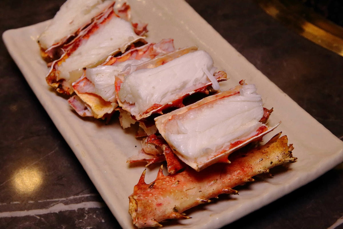 【食。板橋】原月日式頂級帝王蟹燒烤吃到飽〜板橋吃到飽。專人桌邊服務,高檔食材就是要讓你飽到吃不下!