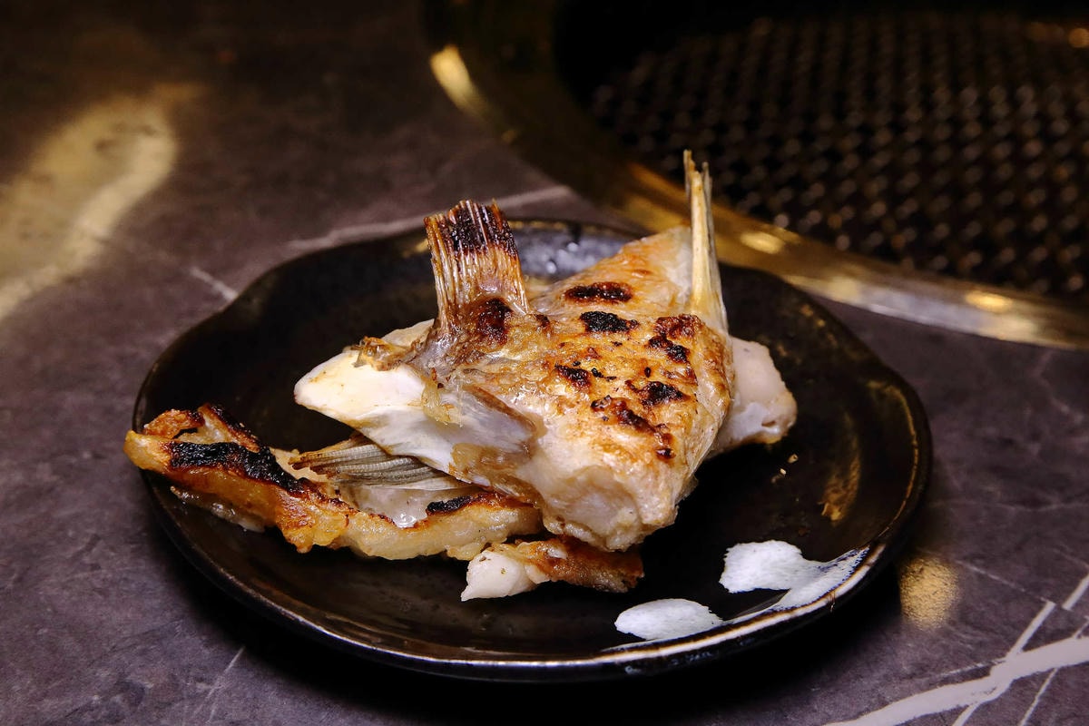 【食。板橋】原月日式頂級帝王蟹燒烤吃到飽〜板橋吃到飽。專人桌邊服務,高檔食材就是要讓你飽到吃不下!