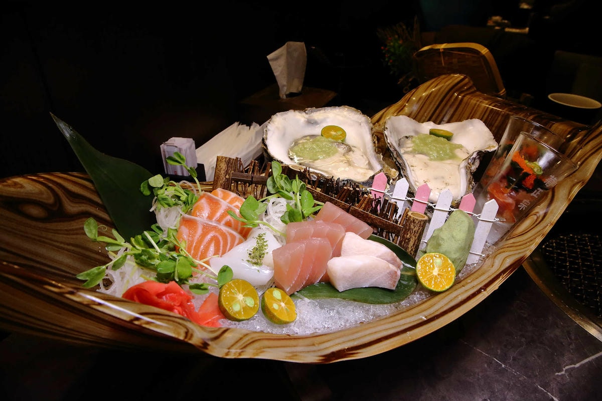 【食。板橋】原月日式頂級帝王蟹燒烤吃到飽〜板橋吃到飽。專人桌邊服務,高檔食材就是要讓你飽到吃不下!