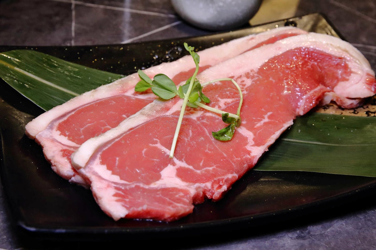 【食。板橋】原月日式頂級帝王蟹燒烤吃到飽〜板橋吃到飽。專人桌邊服務,高檔食材就是要讓你飽到吃不下!