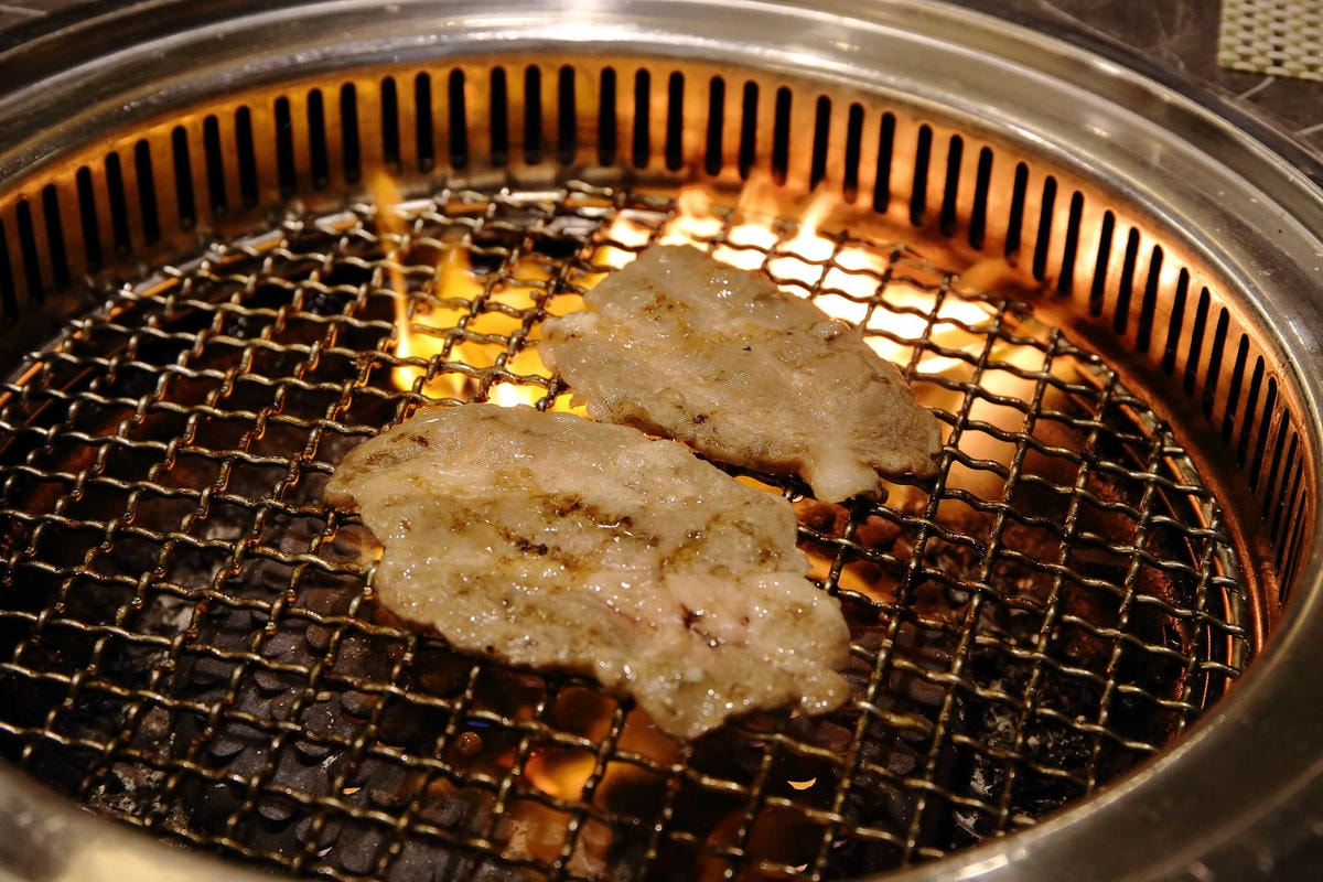 【食。板橋】原月日式頂級帝王蟹燒烤吃到飽〜板橋吃到飽。專人桌邊服務,高檔食材就是要讓你飽到吃不下!