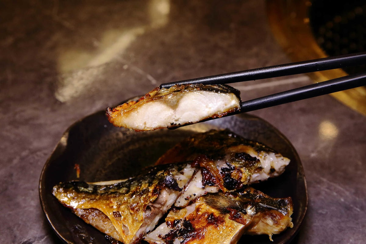 【食。板橋】原月日式頂級帝王蟹燒烤吃到飽〜板橋吃到飽。專人桌邊服務,高檔食材就是要讓你飽到吃不下!