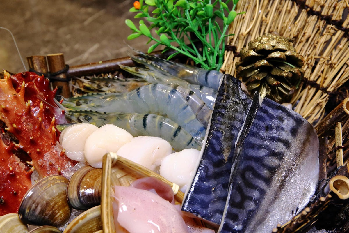 【食。板橋】原月日式頂級帝王蟹燒烤吃到飽〜板橋吃到飽。專人桌邊服務,高檔食材就是要讓你飽到吃不下!