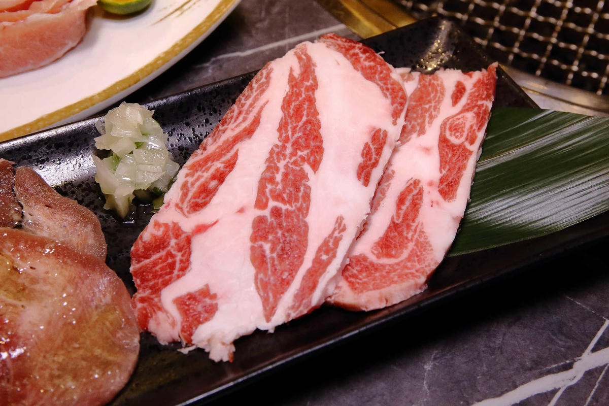 【食。板橋】原月日式頂級帝王蟹燒烤吃到飽〜板橋吃到飽。專人桌邊服務,高檔食材就是要讓你飽到吃不下!