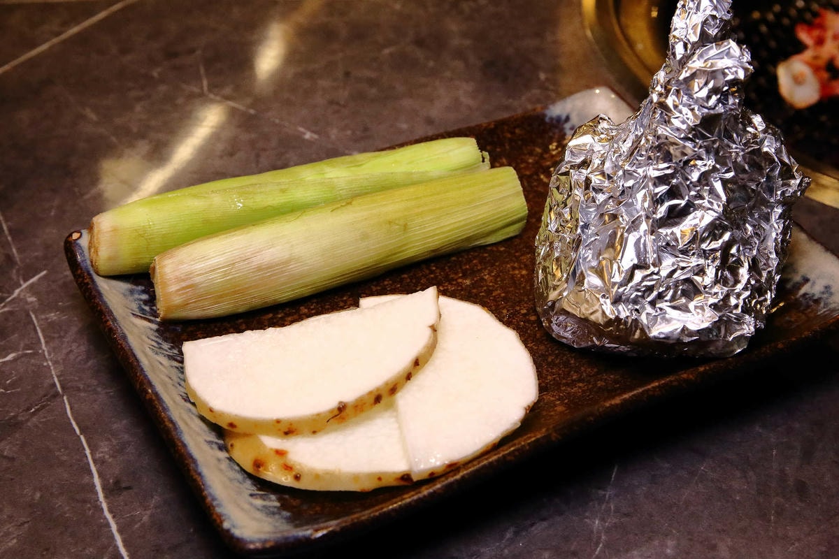 【食。板橋】原月日式頂級帝王蟹燒烤吃到飽〜板橋吃到飽。專人桌邊服務,高檔食材就是要讓你飽到吃不下!