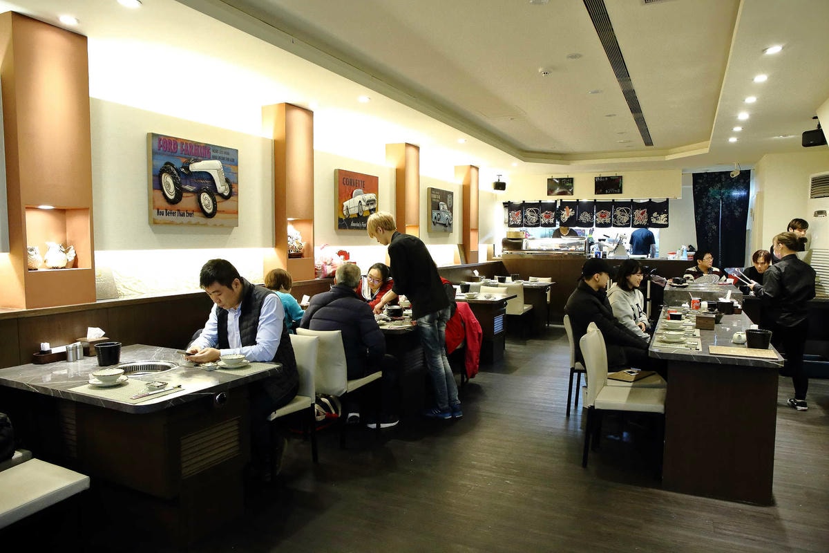 【食。板橋】原月日式頂級帝王蟹燒烤吃到飽〜板橋吃到飽。專人桌邊服務,高檔食材就是要讓你飽到吃不下!