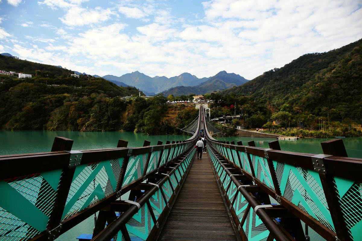 【遊。桃園】新溪口吊橋〜桃園新景點!全台最長吊橋,一個風景絕美,但耐力體力大考驗