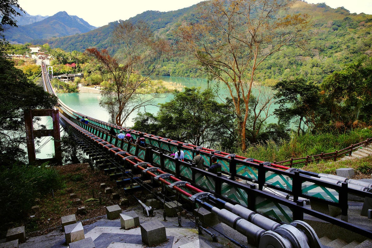 【遊。桃園】新溪口吊橋〜桃園新景點!全台最長吊橋,一個風景絕美,但耐力體力大考驗