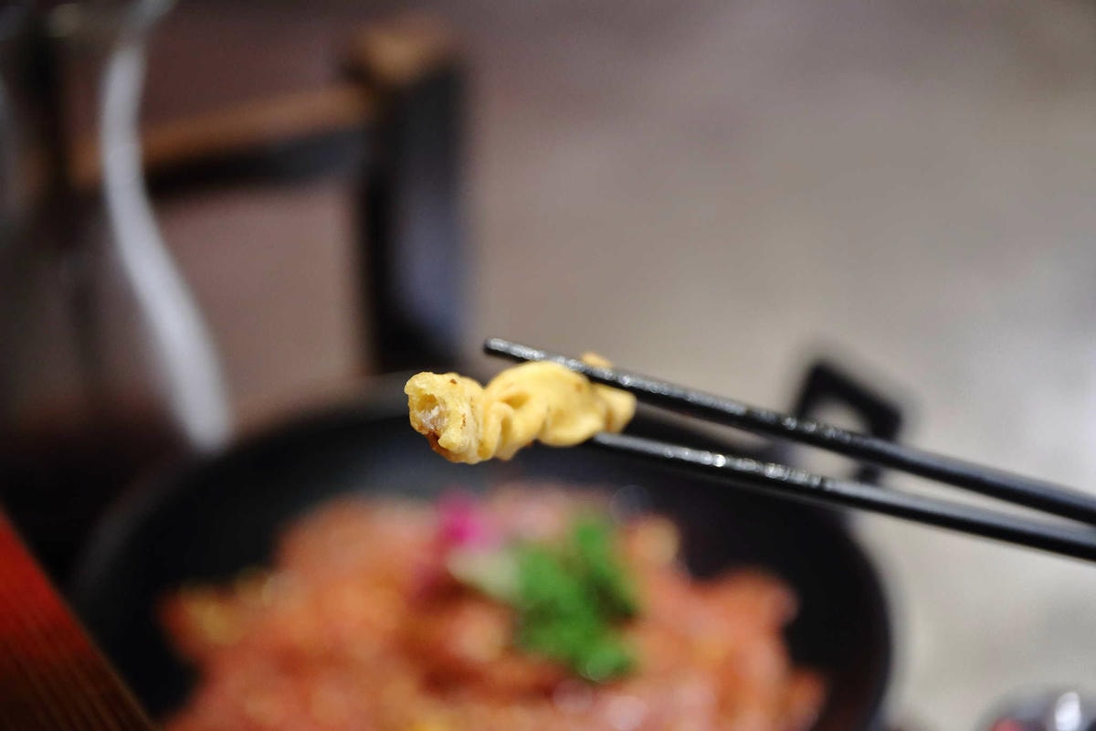 【食。台北】蔡記隆府 龍頭寺老灶火鍋〜正宗道地的重慶麻辣鴛鴦鍋。皇上吉祥!霸氣龍頭銅鍋,美味如朕親臨!