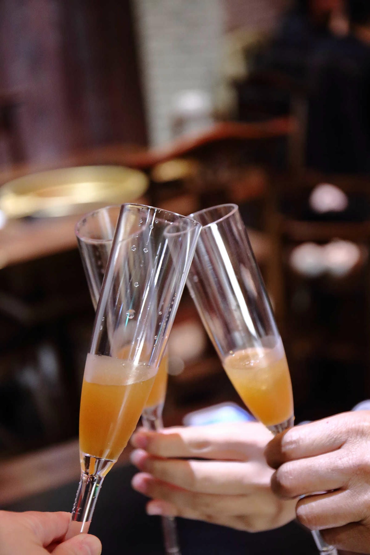 【食。台北】蔡記隆府 龍頭寺老灶火鍋〜正宗道地的重慶麻辣鴛鴦鍋。皇上吉祥!霸氣龍頭銅鍋,美味如朕親臨!