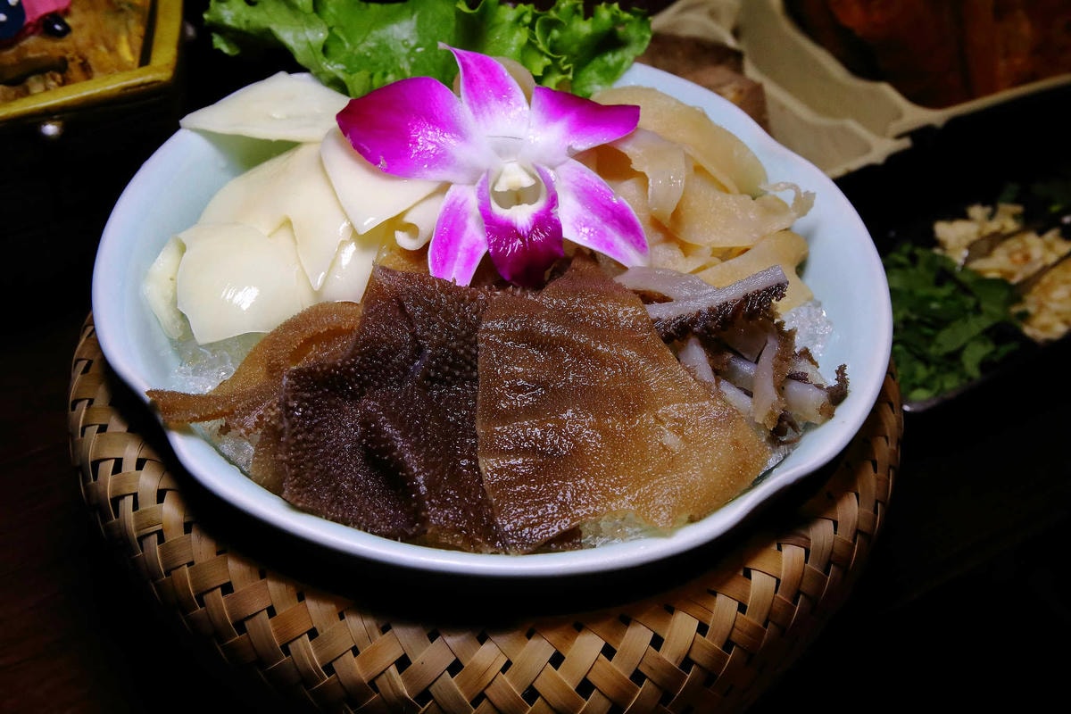 【食。台北】蔡記隆府 龍頭寺老灶火鍋〜正宗道地的重慶麻辣鴛鴦鍋。皇上吉祥!霸氣龍頭銅鍋,美味如朕親臨!