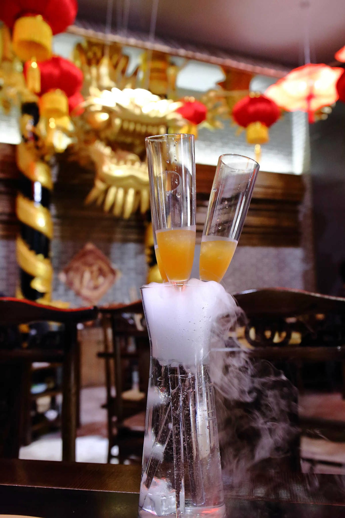 【食。台北】蔡記隆府 龍頭寺老灶火鍋〜正宗道地的重慶麻辣鴛鴦鍋。皇上吉祥!霸氣龍頭銅鍋,美味如朕親臨!