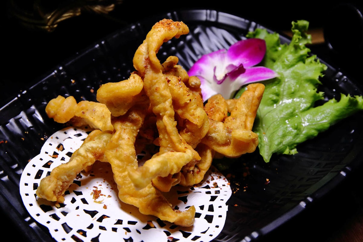 【食。台北】蔡記隆府 龍頭寺老灶火鍋〜正宗道地的重慶麻辣鴛鴦鍋。皇上吉祥!霸氣龍頭銅鍋,美味如朕親臨!