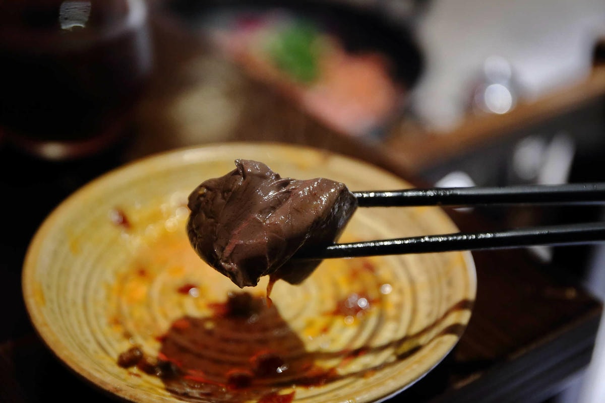 【食。台北】蔡記隆府 龍頭寺老灶火鍋〜正宗道地的重慶麻辣鴛鴦鍋。皇上吉祥!霸氣龍頭銅鍋,美味如朕親臨!