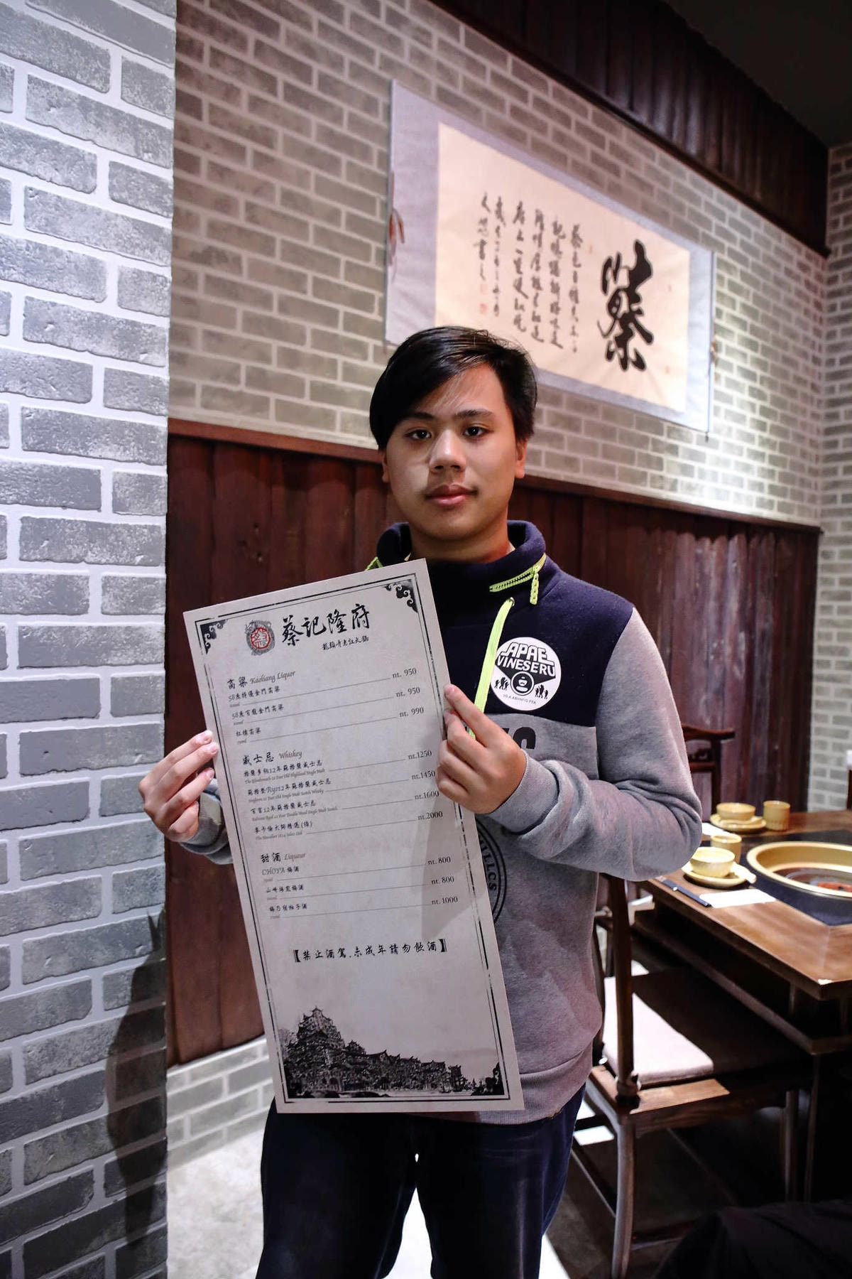 【食。台北】蔡記隆府 龍頭寺老灶火鍋〜正宗道地的重慶麻辣鴛鴦鍋。皇上吉祥!霸氣龍頭銅鍋,美味如朕親臨!