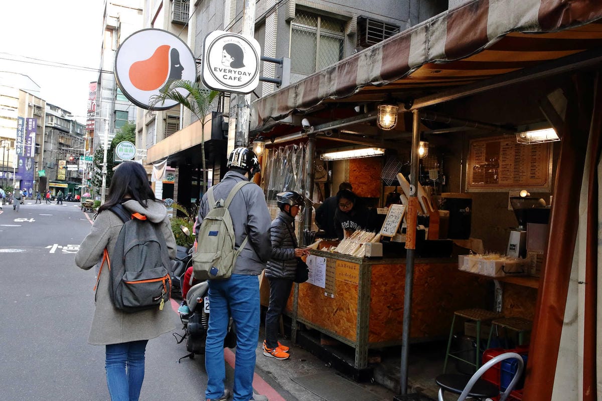 【食。中和】EVERYDAY CAFE〜繽紛多樣手作吐司，排隊也要吃的超人氣肉蛋吐司