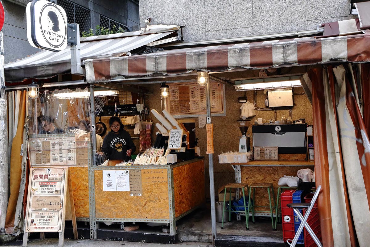 【食。中和】EVERYDAY CAFE〜繽紛多樣手作吐司，排隊也要吃的超人氣肉蛋吐司