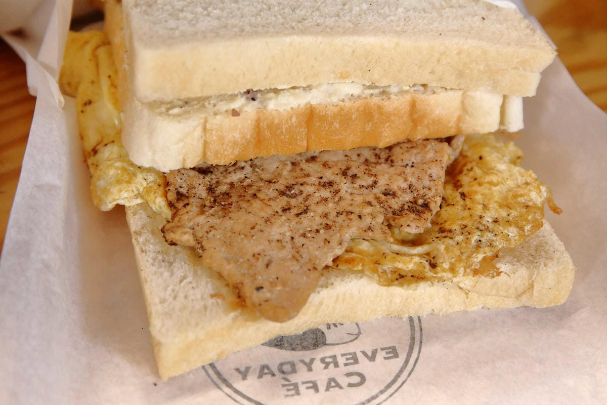 【食。中和】EVERYDAY CAFE〜繽紛多樣手作吐司，排隊也要吃的超人氣肉蛋吐司