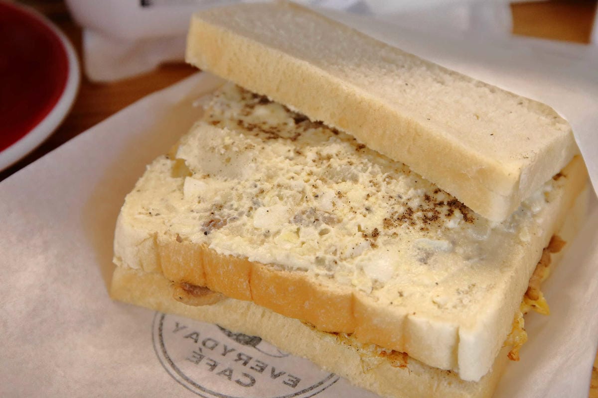 【食。中和】EVERYDAY CAFE〜繽紛多樣手作吐司，排隊也要吃的超人氣肉蛋吐司