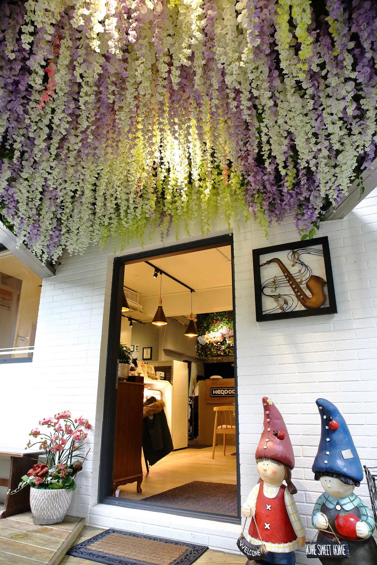 【食。板橋】禾 多 靜巷 – Herdor Near〜板橋早午餐推薦。隱藏巷弄內的低調早午餐咖啡廳，繽紛花牆、3D彩繪超好拍！