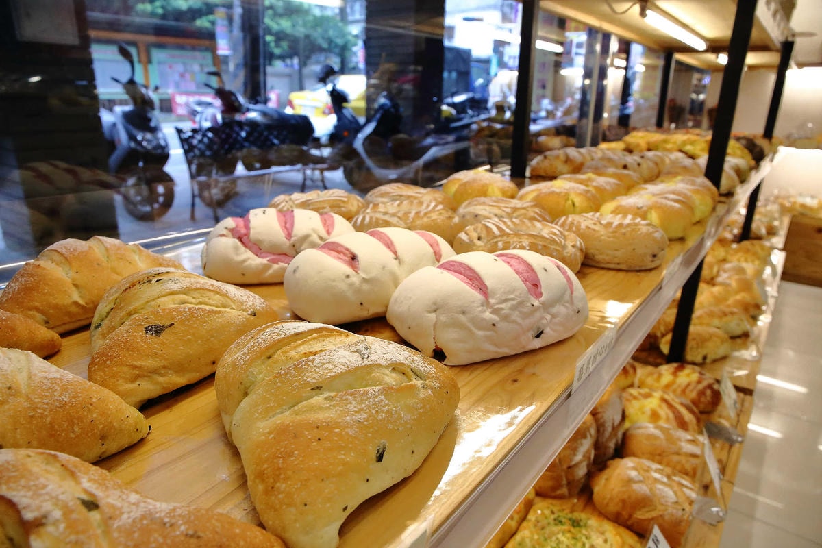 【食。中和】洪師傅烘培坊〜麵包綿軟、不乾硬,純手工製作,超級保水湯種口感,一吃就愛上!