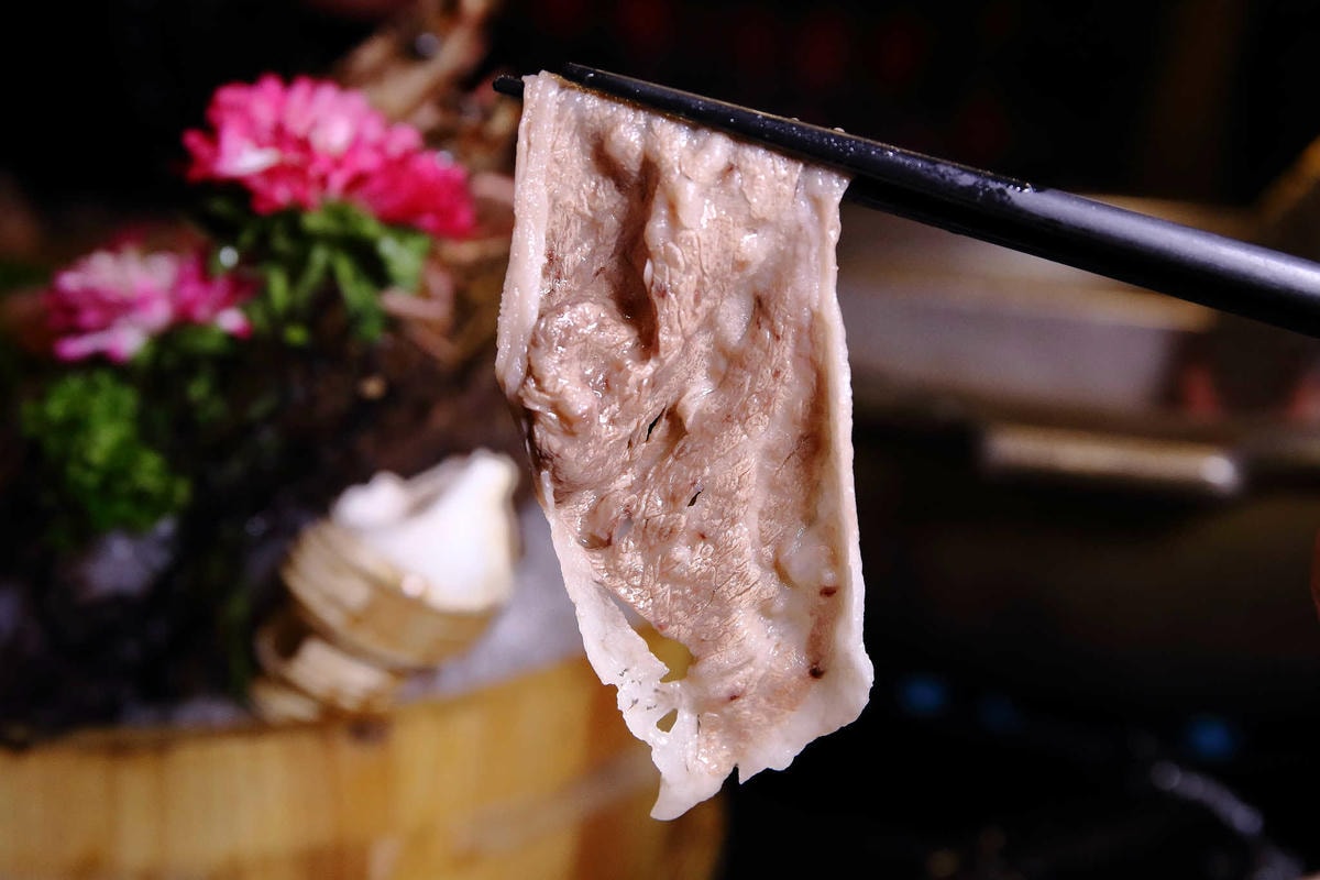 【食。台北】赤哥汕頭火鍋-台北松江總店〜有夠狂!沙茶火鍋要這樣吃啊!日本A5和牛,每一口都是幸福的頂級食材來囉〜